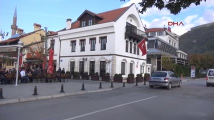 Kosova'da Yüksek Öğrenim Mezunu Gençler Işsizlikten Şikayetçi