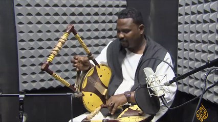 الطنبور آلة موسيقية سودانية شعبية لا غنى عنها