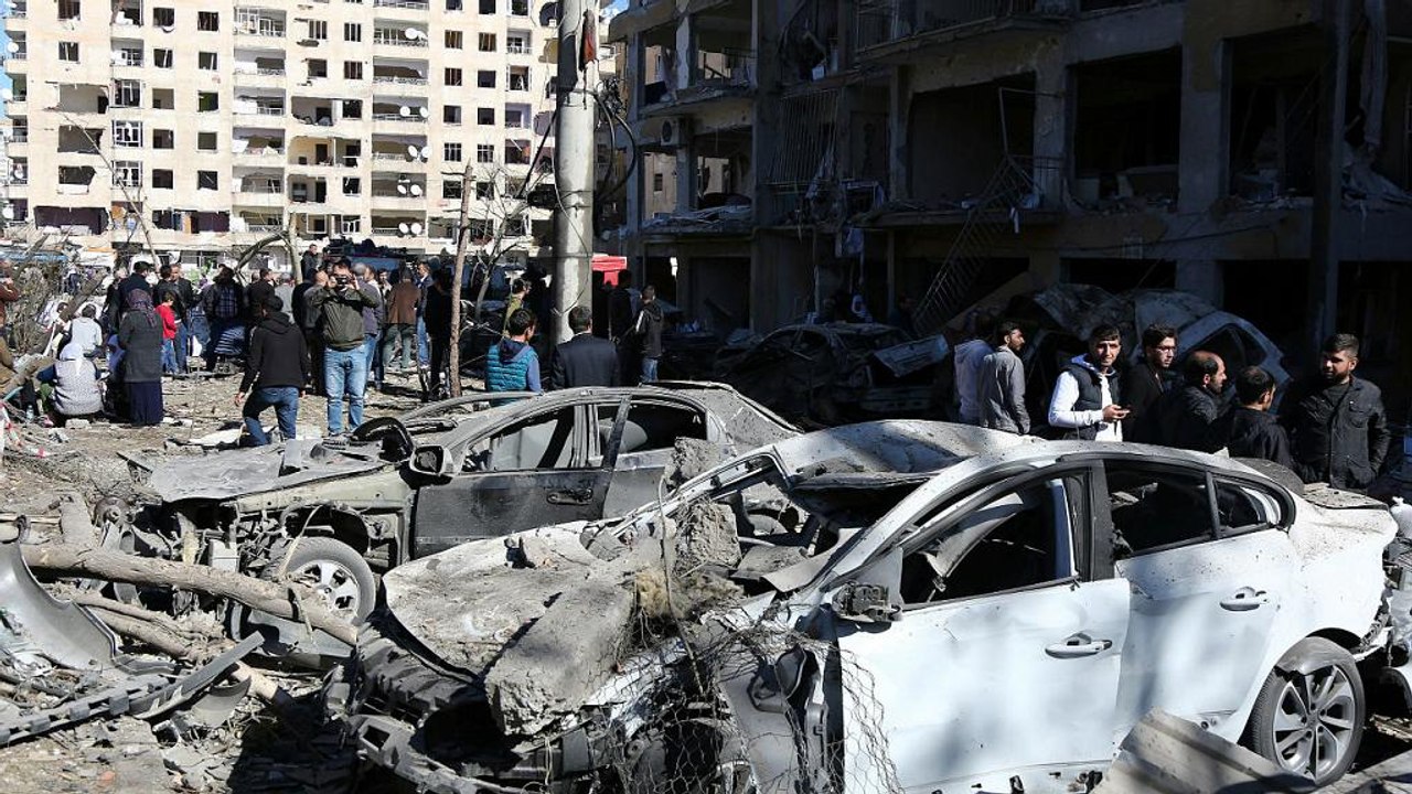 Freiheitsfalken Kurdistans übernehmen Verantwortung für Sprengstoffanschlag in Diyarbakır