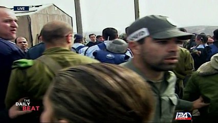 Amona evacuation : new photo exhibit lays bare divisions within Israeli society