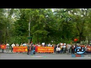 Người Việt biểu tình phản đối trước ĐSQ Trung Quốc ở Kiev, Ukraine
