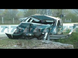 AKSIDENT ME NJE TE VDEKUR DHE DY TE PLAGOSUR NE AKSIN KORÇE POGRADEC  - News, Lajme - Kanali 8