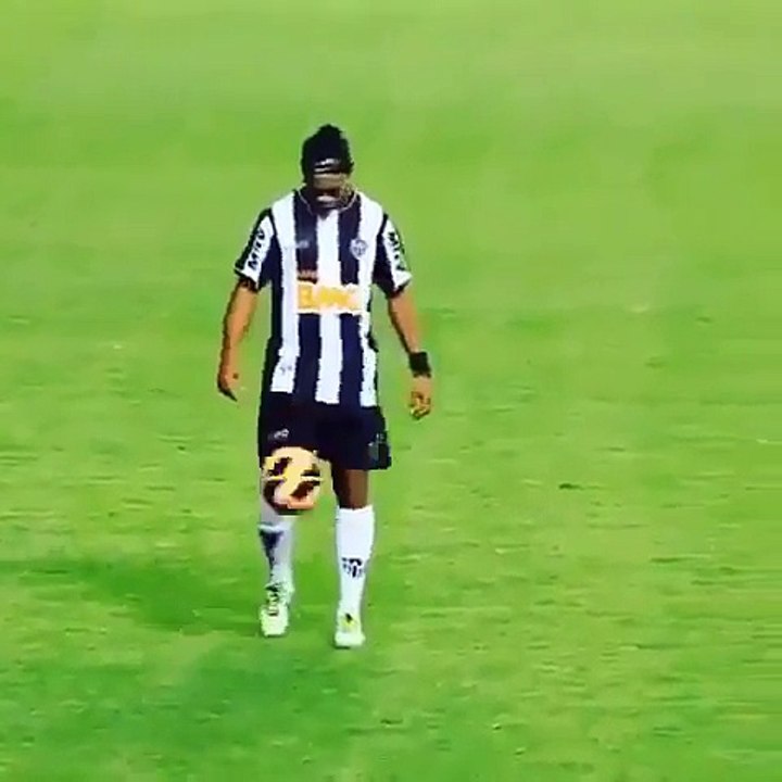 Legendary Ronaldinho Skills