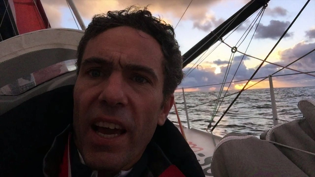 Le premier coucher de soleil sur le Vendée Globe avec Tanguy de Lamotte