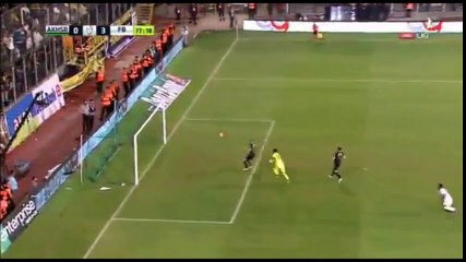 Akhisar's Goalkeeper Scores Ridiculous Own Goal vs Fenerbahce!