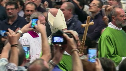 Ante prisioneros, Papa denuncia sociedad presa de individualismo