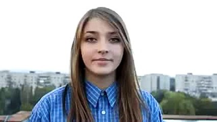 Çok Komik Rus Köylüsü Taklidi Yapan Kız