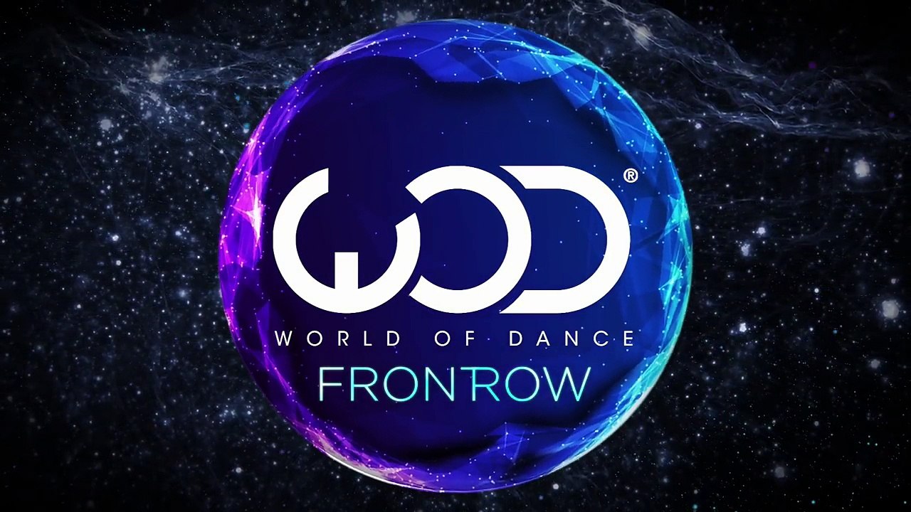 Нереальный танец от девушки-робота