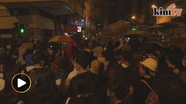Polis Hong Kong bertempur dengan penunjuk perasaan