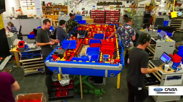 Une Ford Mustang 1964 réalisé entièrement en LEGO