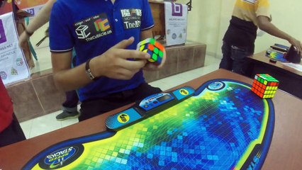 Il bat le record du monde de rubik's cube en 4 secondes