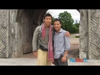 Việt kiều Mỹ John Hùng Trần đi bộ xuyên Việt gây quĩ từ thiện