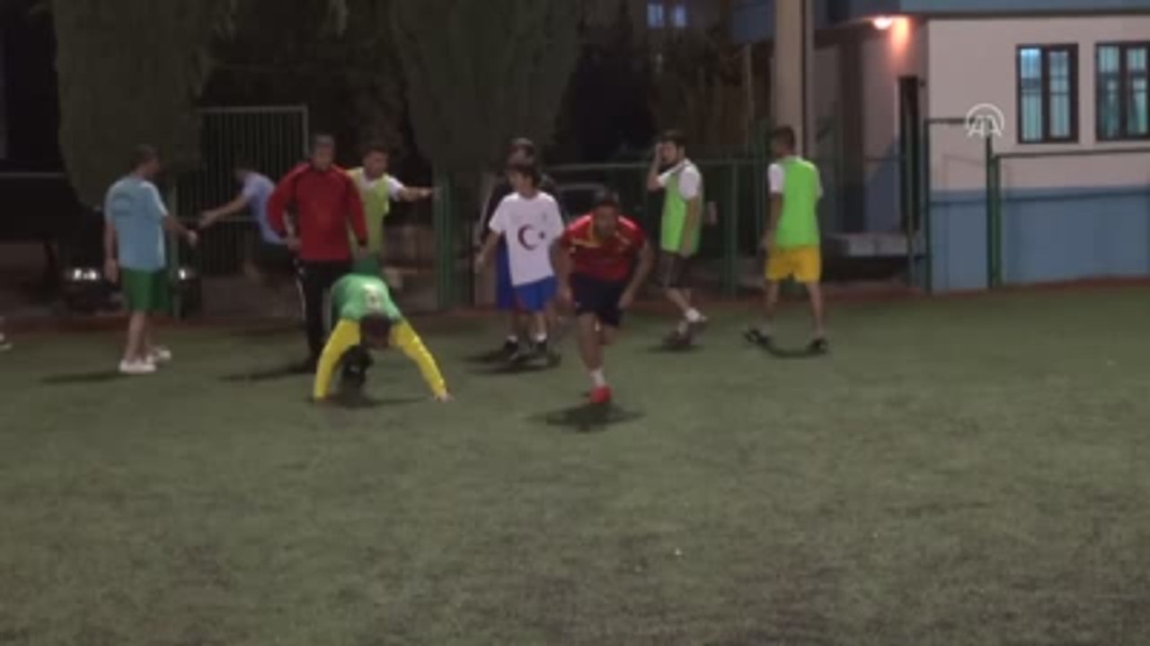 Olimpiyat Şampiyonu, Milli Sporcu Yetiştiriyor