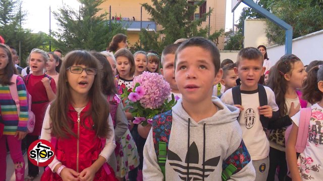 Stop - Familja Saci dhe 5 femijet qe nisin shkollen si te gjithe! (13 shtator 2016)