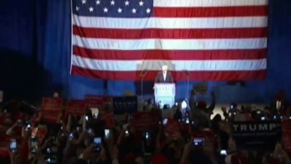 Trump critica al FBI: "Es imposible revisar 650.000 correos en ocho días"