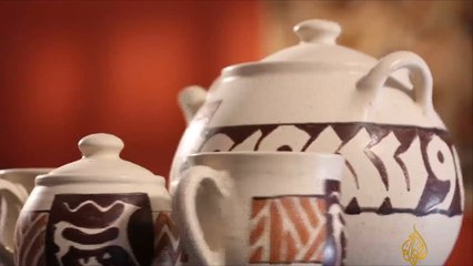 الألوان تبرز جماليات فن الخزف