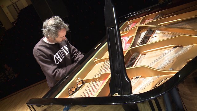 James Rhodes urge cambios en la música clásica