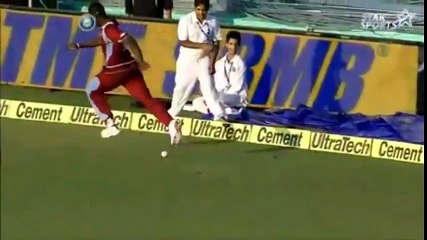 Rare funny incident in cricket boy just did the wrong thing must watch