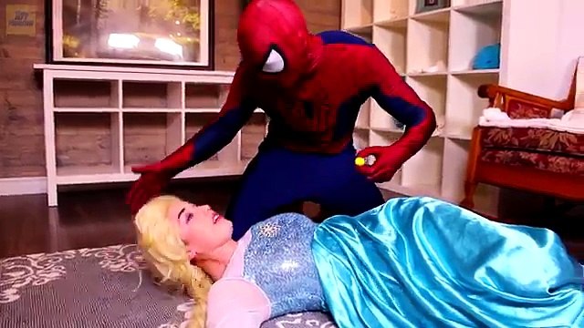 Spiderman & Frozen Elsa vs Joker! w⁄ Pink Spidergirl Anna & Batman! Superhero Fun in Real Life ׃)
