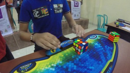 Nouveau record du monde de Rubik's Cube en 4,74 secondes