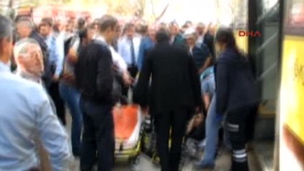 Bursa Belediye Otobüsünden Inerken Kapıya Kıyafeti Takılan Kadının Ayağı Ezildi
