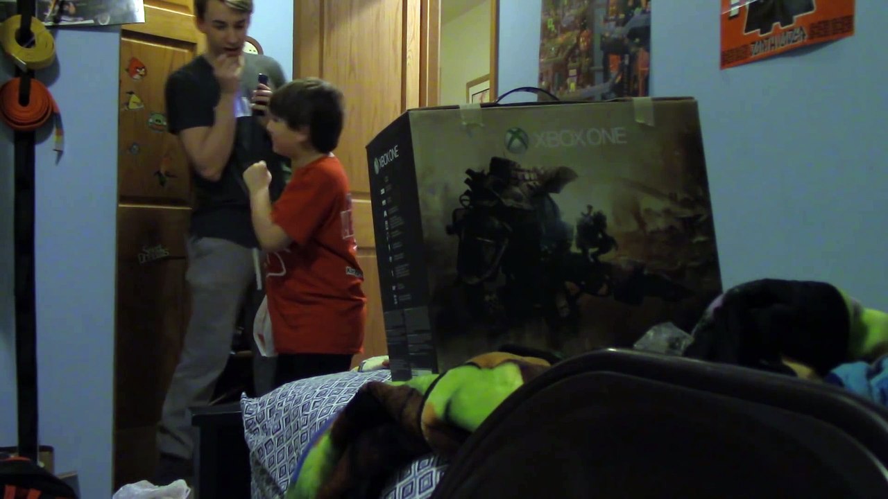 FAKE XBOX ONE PRANK! (LITTLE BROTHER CRIES!)