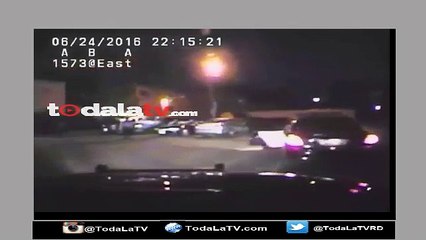 Policías propinan brutal paliza a un hombre negro-Video