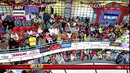 See How Many Push Ups Fahad Mustafa Did on Hareem Farooqi’s Challenge