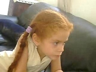 Monica am Nintendo / Monica con el Nintendo