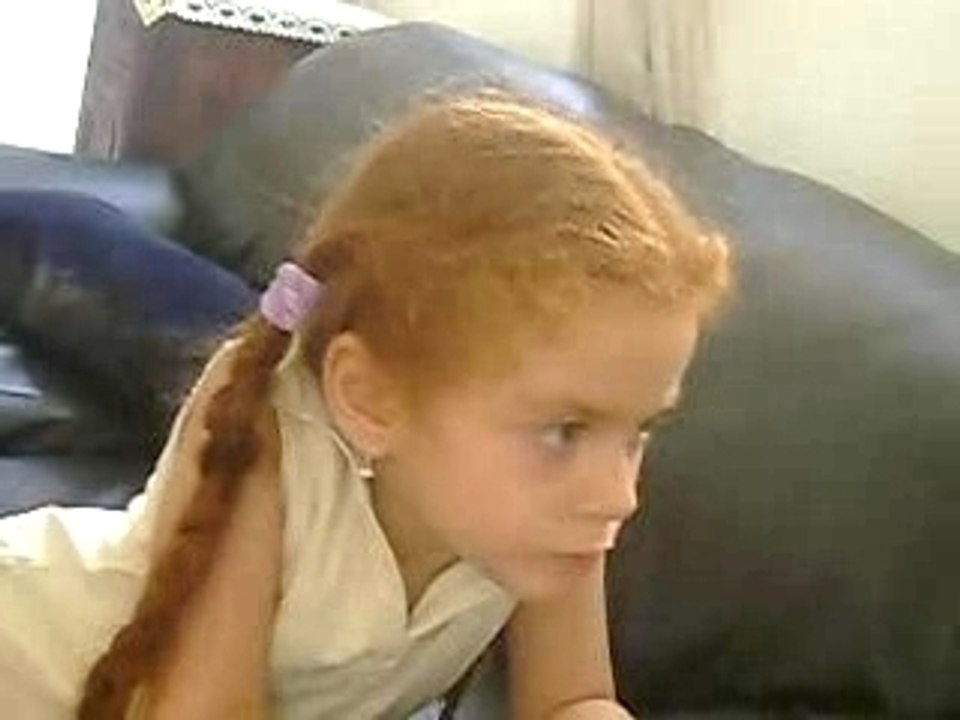 Monica am Nintendo / Monica con el Nintendo