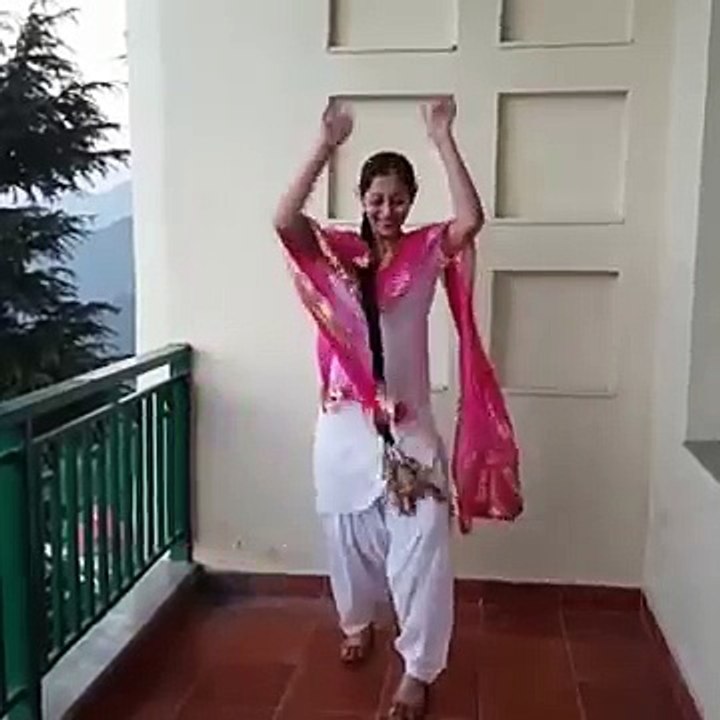 Ni naag sambh le zulfan de! - Bhangra -