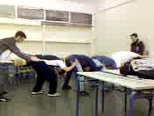 Μακριά γαϊδούρια στην τάξη