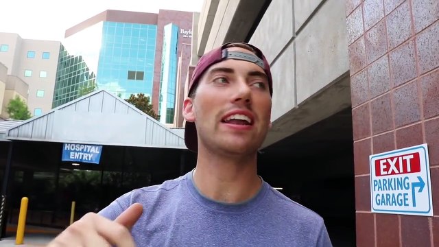 Il annonce à son meilleur ami malade qu'il lui offre un rein