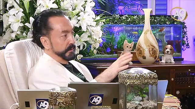 İslam aleminin mahvolmasının nedeni münafıklardır. Münafıklardan dolayı İslam Birliği oluşamıyor