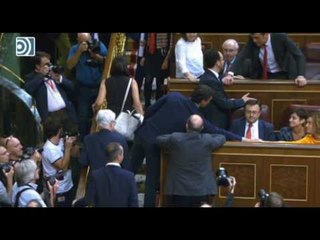 El frío saludo de Antonio Hernando a Pedro Sánchez