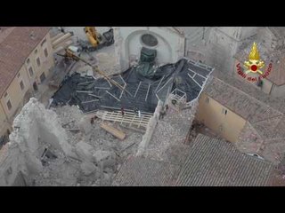 Norcia - Ripresa drone, cittadinanza e Cattedrale San Benedetto (06.11.16)
