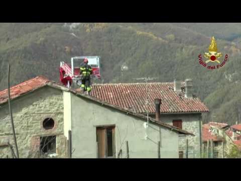 Spelonga di Arquata (AP) - Copertura comignolo (06.11.16)