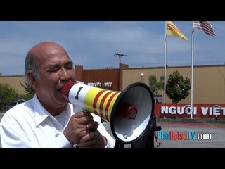 Biểu tình phản đối trước báo Người Việt, Orange County, California  - Phần 1