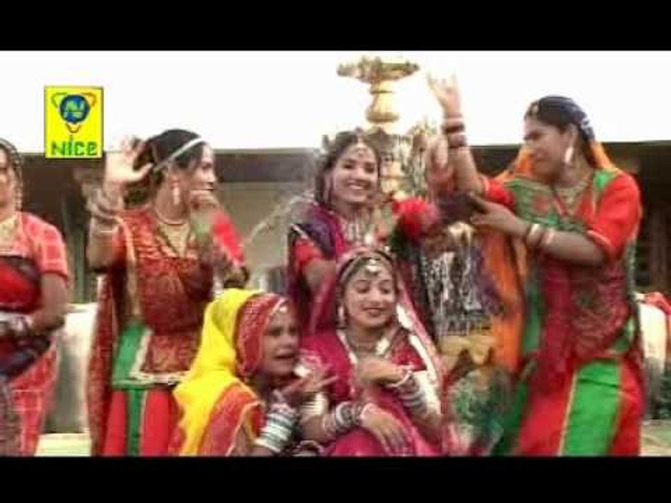 बनड़ा आएगी आखातीज - दो दो चुड़ला पहनती