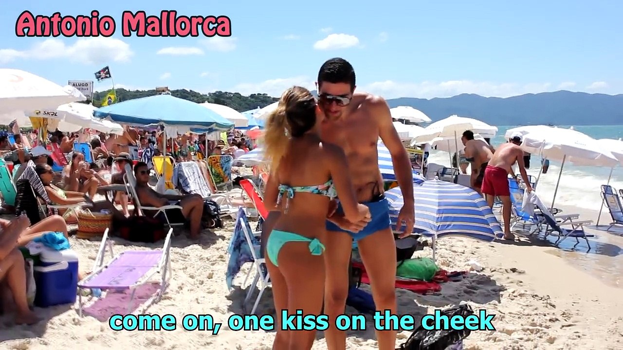 BESOS FACILES A CHICAS EN SEXY BIKINI