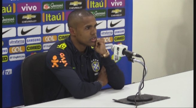 Douglas Costa: A Neymar no le afectan los problemas judiciales de España