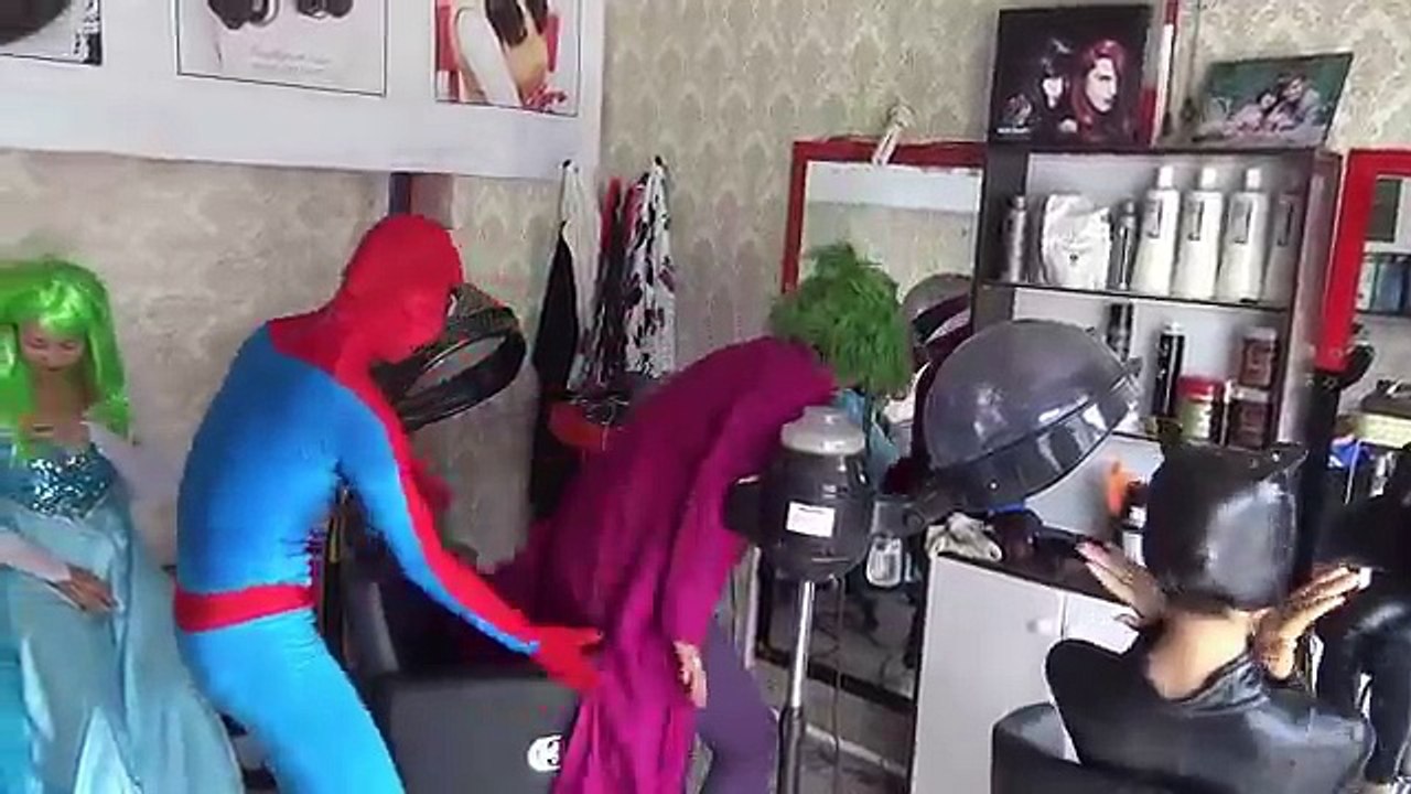 Moto crash Frozen Elsa Spiderman rob Joker moto Fun Superhero movie real life Catwomen Hair