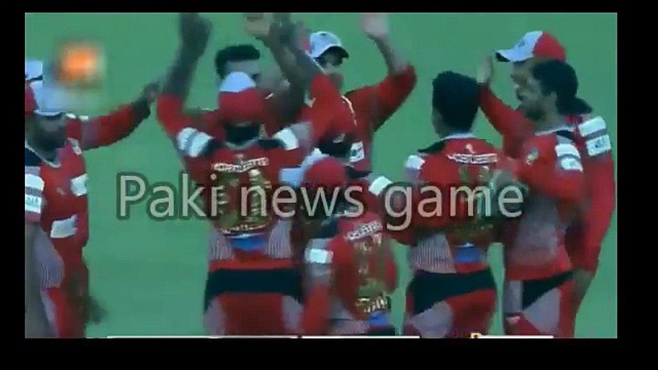 Abdul Razzaq Take Wicket Of Samuel In BPL