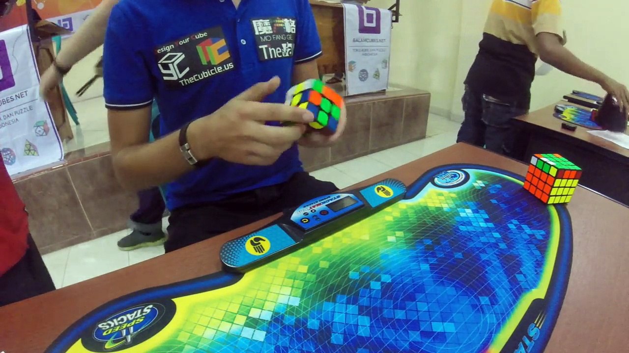 RUBIK'S CUBE WORLD RECORD 4.74 SECONDS - Mats Valk