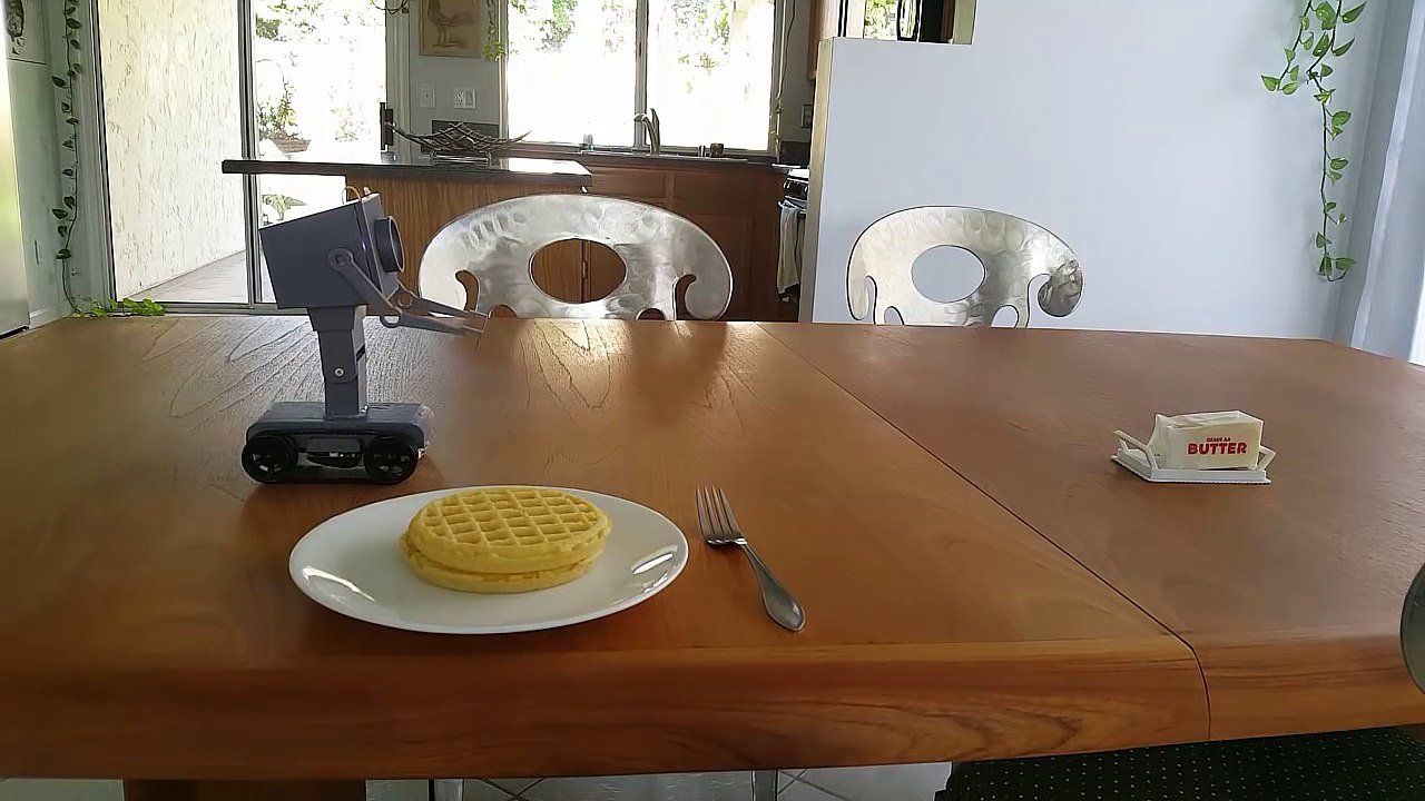 Ce robot te passe le beurre.. Et t'appelle "mon dieu" lol #GEEK