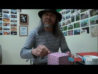 Nhà thơ Dr. Yêu và món quà tặng từ Việt Nam