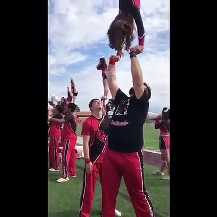 Mannequin Challenge de majorettes dans les airs !! Gymnastes !