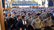 Haka géant de centaines d'étudiants pour la retraite d'un prof à l'université - Nouvelle-Zélande