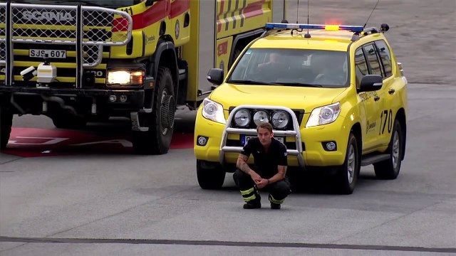 Demande en mariage incroyable d'une pilote d'hélico sur la piste !