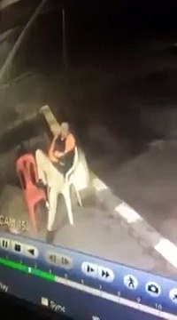 Quand tu fais la sieste au mauvais endroit... Grosse chute